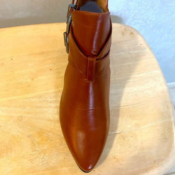 Shoes - Picture 2 of 5